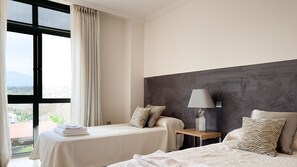 2 habitaciones, tabla de planchar con plancha, wifi y ropa de cama