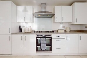 Hus | Eget kök | Kylskåp, mikrovågsugn, ugn och spishäll