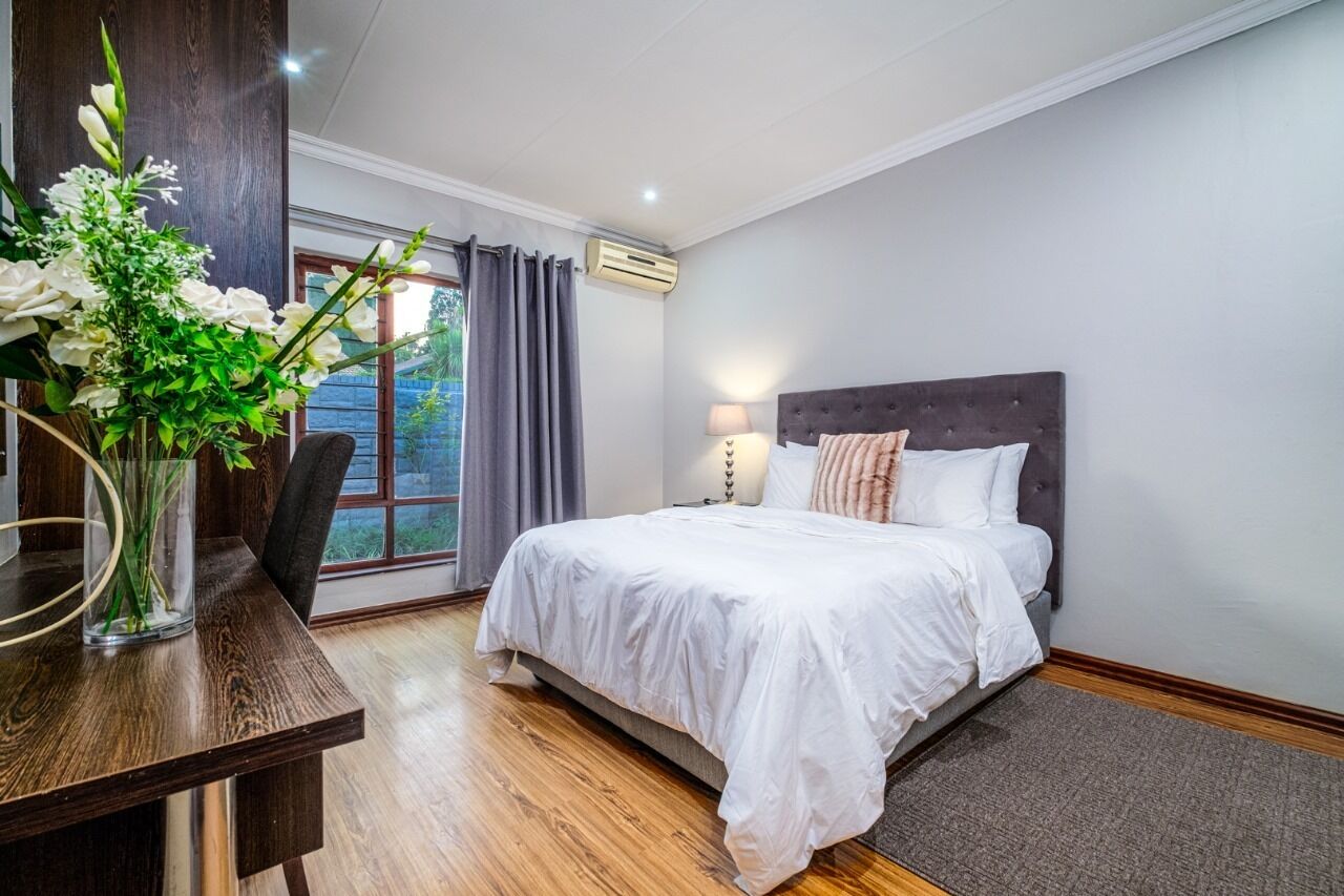 5 bedrooms, in-room safe, desk, iron/ironing board