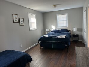 2 Schlafzimmer, Zimmersafe, Schreibtisch, Bügeleisen/Bügelbrett