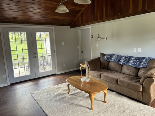 New Remodeled home. Quiet family neighborhood. 15 mins to PSU.