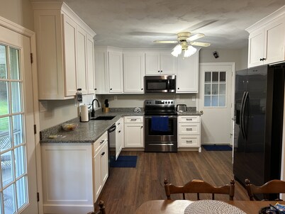 New Remodeled home. Quiet family neighborhood. 15 mins to PSU.