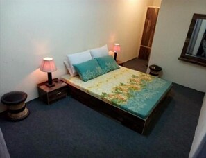 Habitación Deluxe doble | 1 dormitorio, tabla de planchar con plancha, wifi gratis