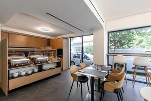 Free daily continental breakfast - AthensOwl (Athens)