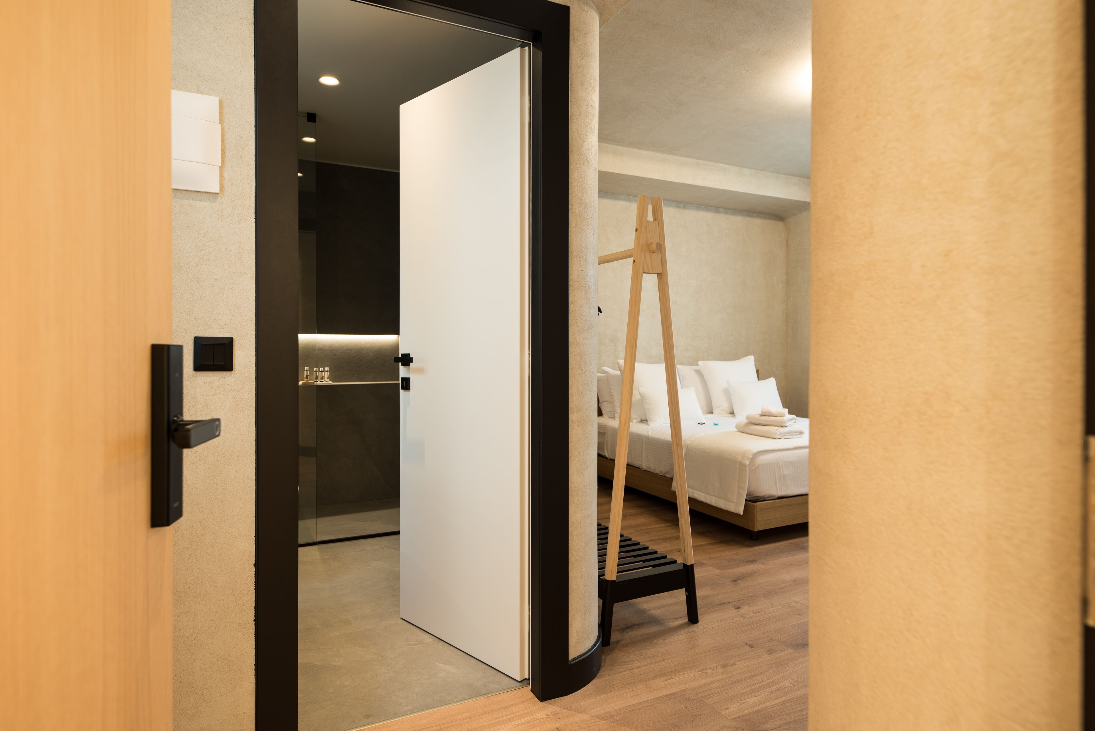 Deluxe tweepersoonskamer | Lakens van Egyptisch katoen, luxe beddengoed, een bureau