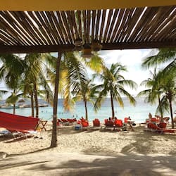 Privatstrand, weißer Sandstrand, Cabañas (gegen Gebühr), Liegestühle