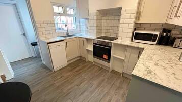 House | Private kitchen | Fridge, microwave, oven, stovetop