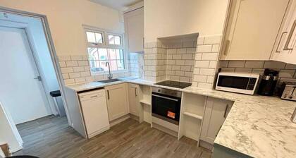 Essex 2-bed House nr Stanstead With Arcade Machine