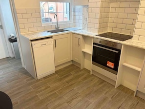 Maison | Cuisine privée | Réfrigérateur, micro-ondes, four, plaque de cuisson