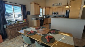 Fridge, microwave, oven, stovetop - Close to Royal Gorge, Pueblo Lake, Famous river walk, Colorado Springs, Salida  (Pueblo West)