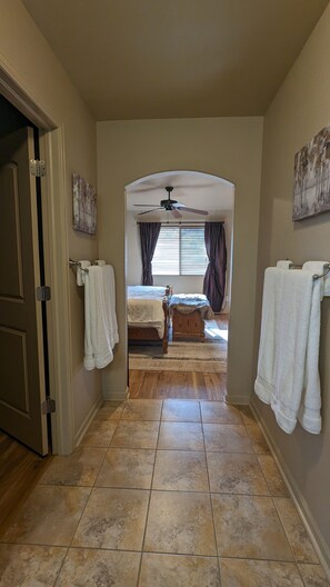 3 habitaciones, tabla de planchar con plancha y wifi gratis 