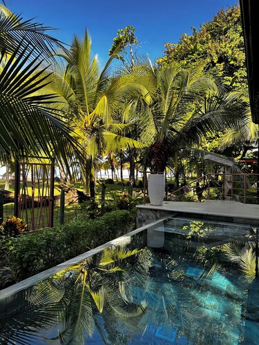 NEW DIRECT BEACHFRONT VILLA, 2 BR, 2bath-stunning sunsets- discounts, book now