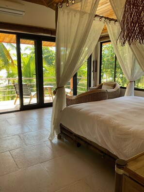 3 soverom, safe på rommet, strykejern/-brett og reiseseng for barn