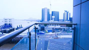 Apartment, 1 King Bed | Property grounds