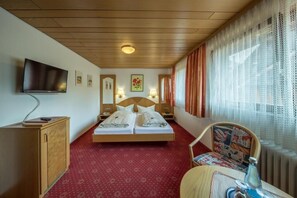 객실 내 금고, 책상, 노트북 작업 공간, 다리미/다리미판