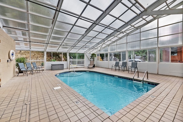 Pool - Raccoon Ridge Retreat (Gatlinburg)