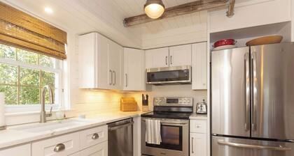 Heaven on Earth! 2 BDR Fontana Flat, Walk to Lake