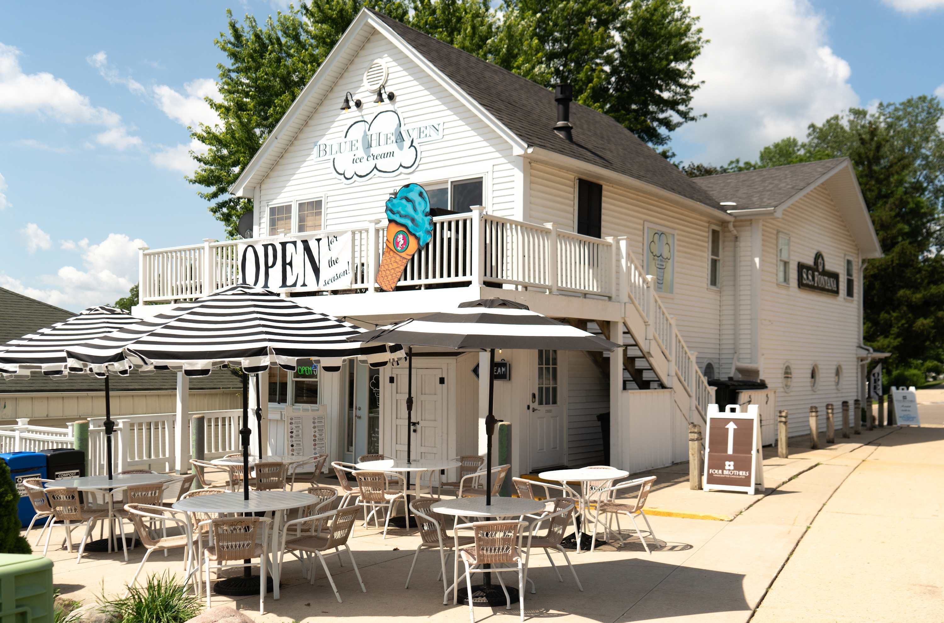 รับประทานอาหารกลางแจ้ง