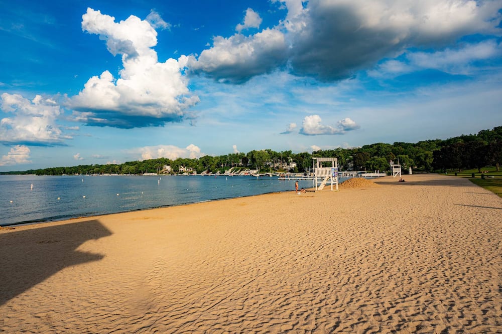 Heaven on Earth! 2 BDR Fontana Flat, Walk to Lake - Delavan, WI