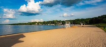 Heaven on Earth! 2 BDR Fontana Flat, Walk to Lake