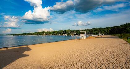 Heaven on Earth! 2 BDR Fontana Flat, Walk to Lake