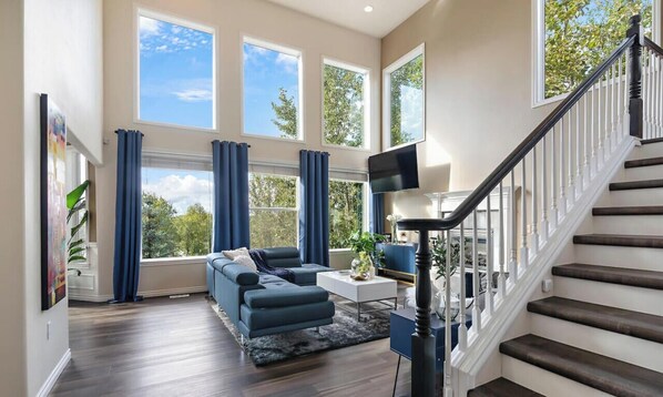 TV, fireplace, ping pong - Lakefront, Firepit, Kayaks~Alaska Lake House Oasis (Palmer)