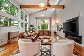 TV, fireplace - Luxury Billiard Room & Bar~Wolf Lake Airport Home (Wasilla)