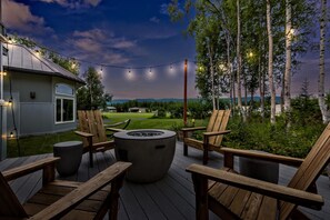 Terrace/patio - Luxury Billiard Room & Bar~Wolf Lake Airport Home (Wasilla)