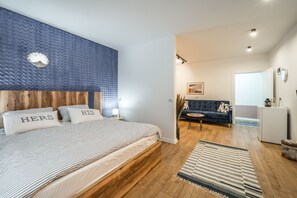 City Apartment | Individually decorated, individually furnished, desk, laptop workspace - Atomium Apartments (Tirana)