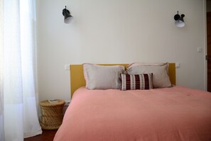 2 chambres, fer et planche à repasser, lit parapluie, Wi-Fi gratuit