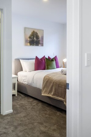 2 dormitorios, tabla de planchar con plancha, wifi gratis y ropa de cama