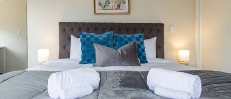 3 bedrooms, desk, iron/ironing board, free WiFi