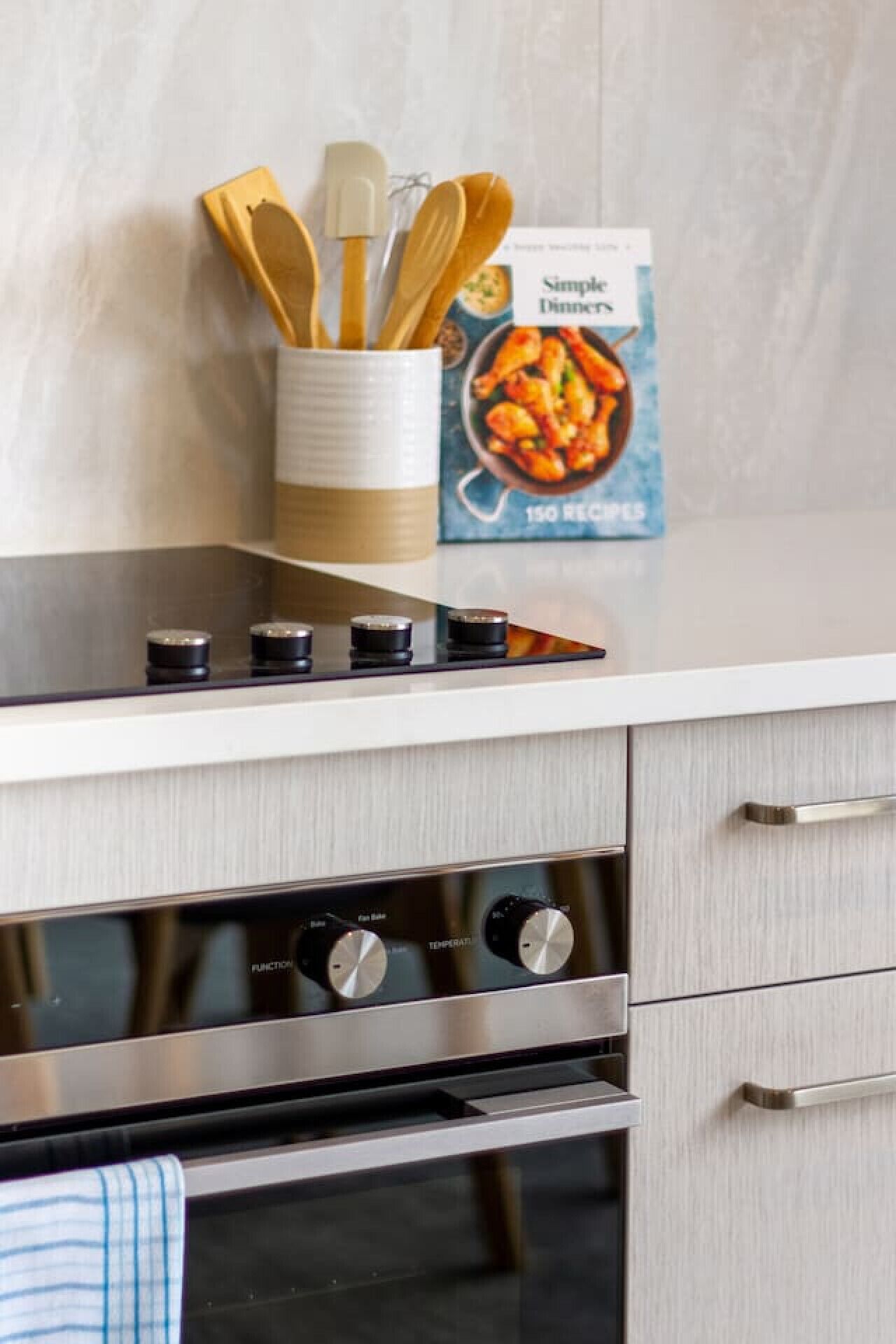 冰箱、微波炉、烤箱、炉灶