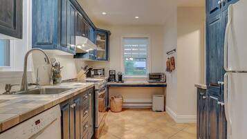 KylskÄp, mikrovÄgsugn, ugn och spishÀll