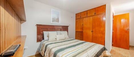 1 bedroom, desk, iron/ironing board, free WiFi