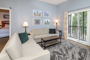 Condo, Multiple Beds, Pool Access, Garden View (Dreamers Oasis At Bahama Bay) | Living area | 42-inch flat-screen TV with digital channels - Dreamers Oasis At Bahama Bay (Davenport)