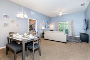 Apartment, Mehrere Betten, Poolzugang, Gartenblick (Dreamers Oasis At Bahama Bay) | Innenbereich