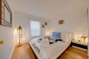 3 bedrooms, desk, iron/ironing board, free WiFi