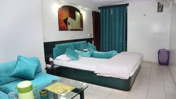 1 chambre, lit avec matelas en mousse à mémoire, bureau