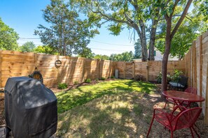 Outdoor dining - Mid-City Bungalow, 1 Mile from Bathhouse Row, Pup Friendly, Fully Fenced Yard! (Hot Springs)