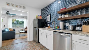 Frigorífic, microones, forn i placa de cuina