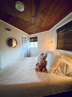 4 bedrooms, travel crib, WiFi, bed sheets