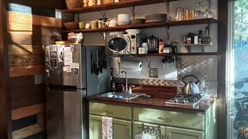 Microondas, horno, parrilla de estufa y lavavajillas