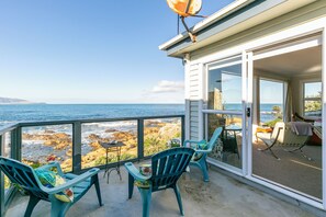 Terrace/patio - Pacific Oceanfront home near airport with stunning views  (Wellington)