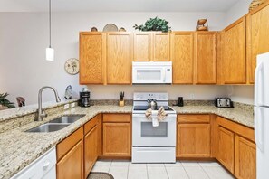 Fridge, microwave, oven, stovetop - Tropical style ground floor unit in Bahama Bay (Davenport)