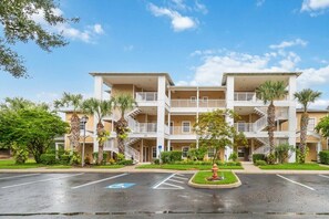 Exterior - Tropical style ground floor unit in Bahama Bay (Davenport)