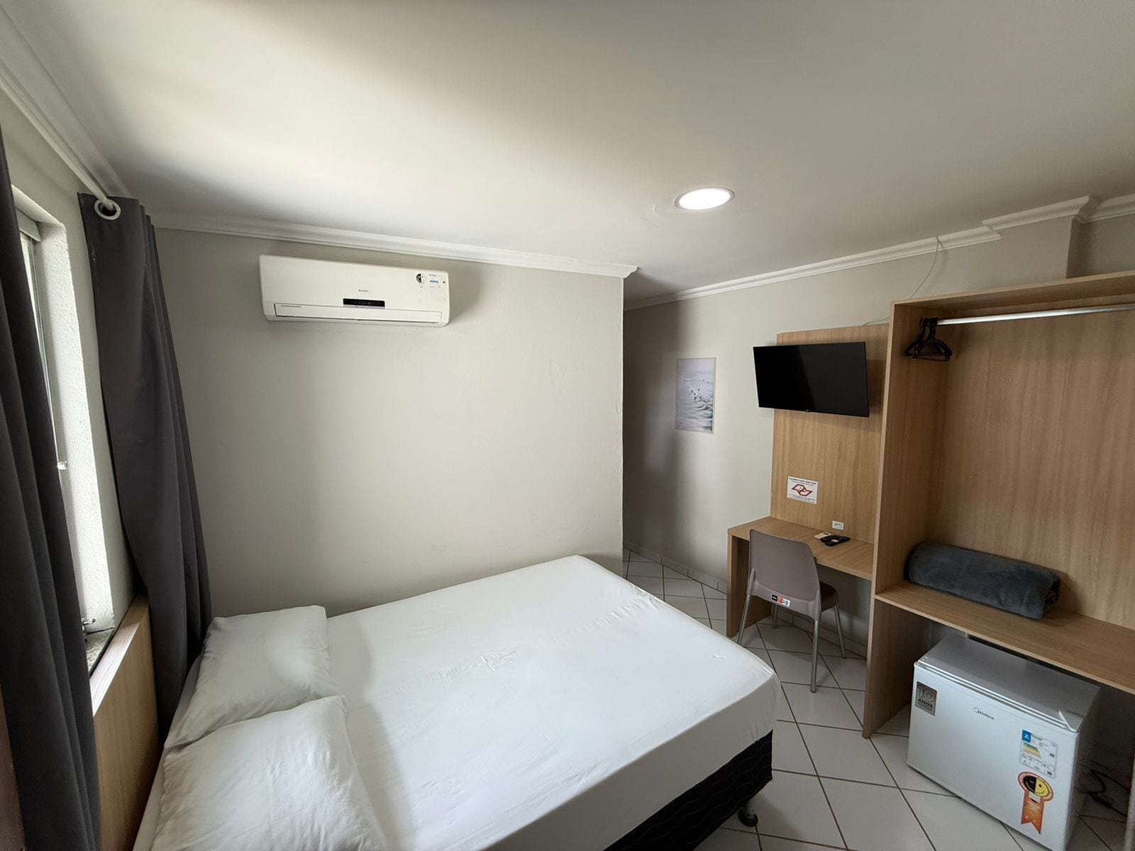 Tomannsrom, 1 dobbeltseng | Allergitestet sengetøy, skrivebord for bærbar PC og wi-fi (inkludert)