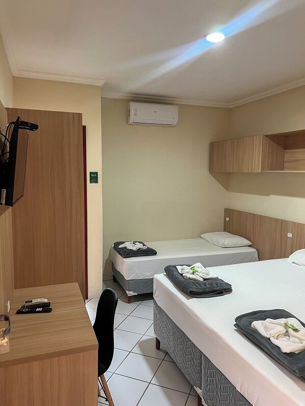 Hypo-allergenic bedding, laptop workspace, free WiFi, bed sheets -  Buriti Hotel Aracruz (Aracruz)