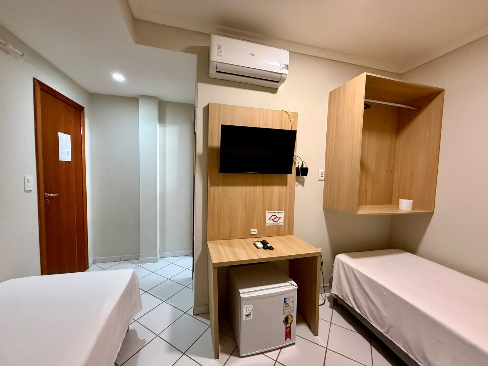 QUARTO STANDARD COM 2 CAMAS DE SOLTEIRO | Hypo-allergenic bedding, laptop workspace, free WiFi, bed sheets