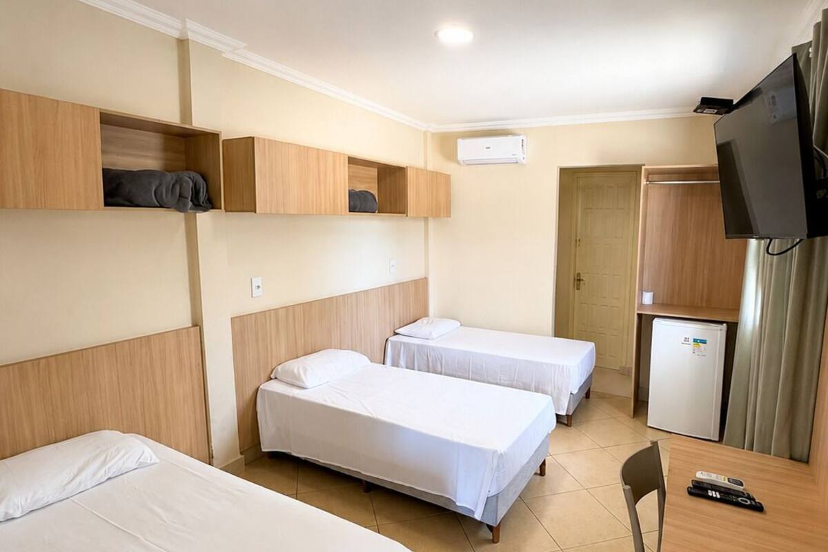 Habitación triple, 3 camas individuales, vista a la ciudad | Vista desde la habitación